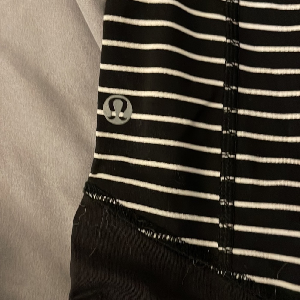 Lululemon Parallel Stripe Runday Crops - Size 12 - Picture 3 of 4